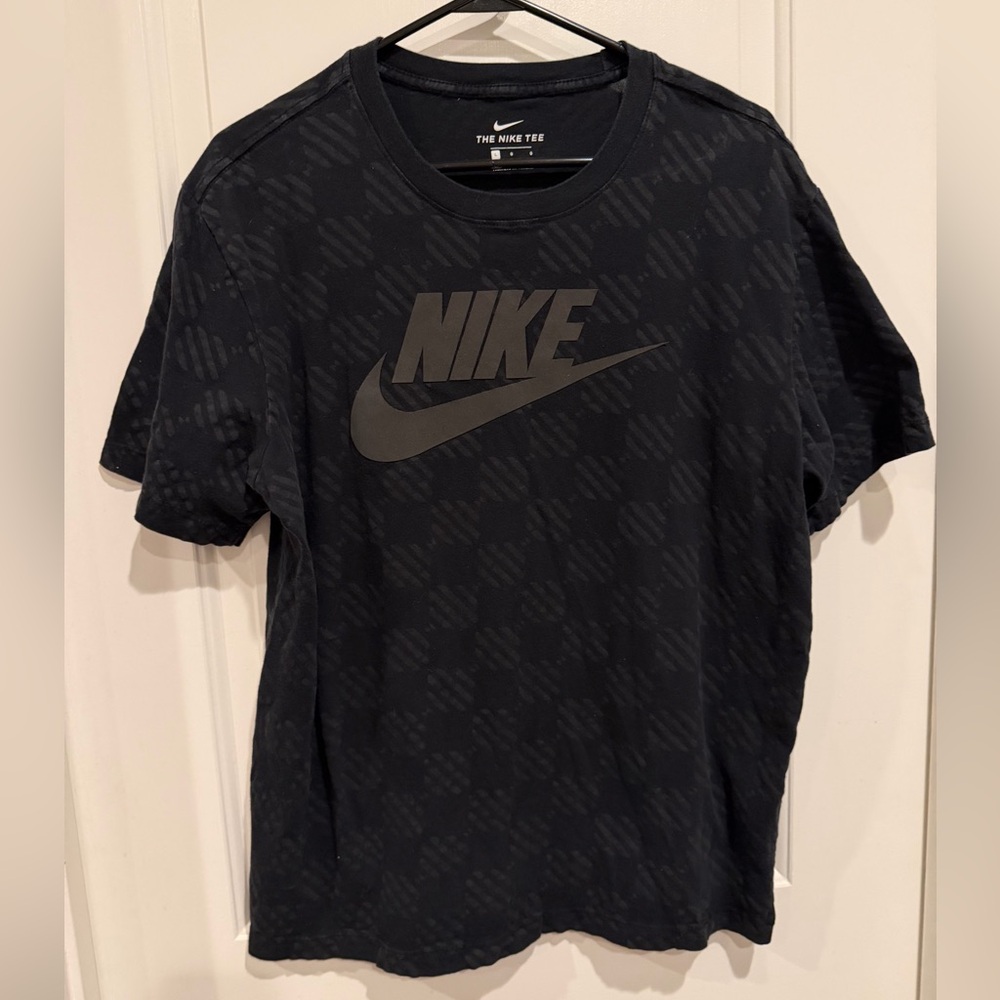 Nike Men's Dark Gray Patterned Tee